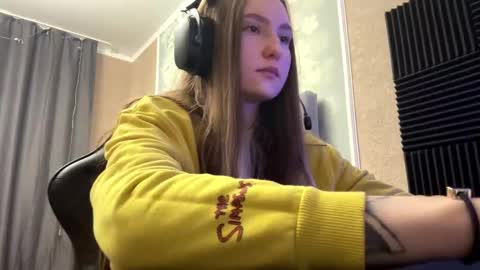 Snapshot of mariannekeetan chatting on November 30, 2025, 9:24 am Aria online show from November 30, 2025, 9:24 am