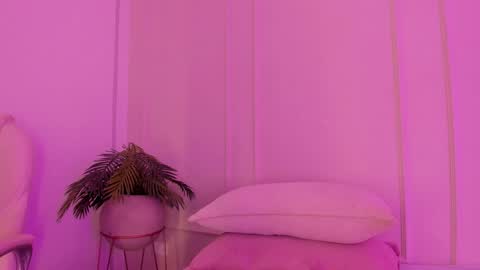 Snapshot of mariapettit chatting on February 7, 2025, 12:17 pm Maria Pettit online show from February 7, 2025, 12:17 pm