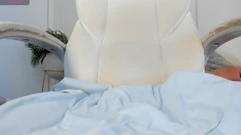 Snapshot of mariapettit chatting on February 25, 2025, 12:24 pm Maria Pettit online show from February 25, 2025, 12:24 pm