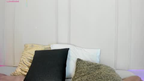 Maria Pettit online show from January 14, 2026, 12:00 pm