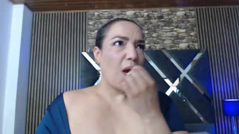 marie_hss online show from November 18, 2025, 7:40 pm