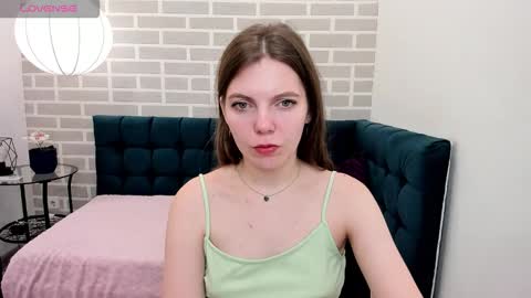 Snapshot of marie_reyes_ chatting on October 5, 2025, 1:48 am Mary 3 online show from October 5, 2025, 1:48 am