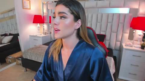 mariiahneedles online show from January 14, 2025, 10:44 pm