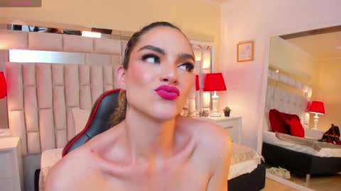 mariiahneedles online show from January 24, 2025, 11:56 pm