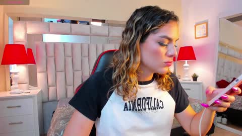 mariiahneedles online show from February 4, 2025, 10:24 pm