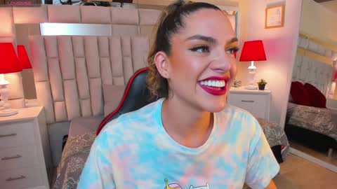 mariiahneedles online show from February 5, 2025, 10:33 pm