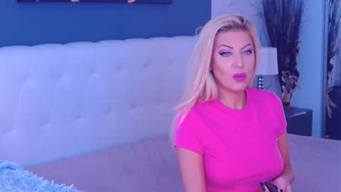 Snapshot of marimais chatting on September 22, 2025, 6:26 am Mary Mais online show from September 22, 2025, 6:26 am