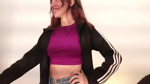 Snapshot of marinette_lux chatting on February 1, 2026, 12:37 pm marinette online show from February 1, 2026, 12:37 pm