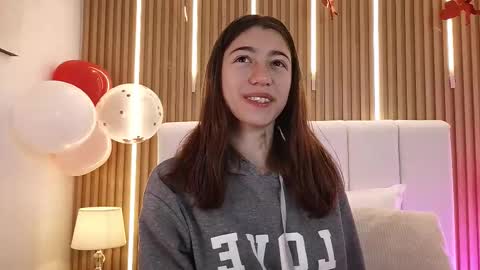 Snapshot of marinette_lux chatting on February 12, 2026, 1:17 pm marinette online show from February 12, 2026, 1:17 pm