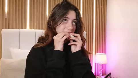 Snapshot of marinette_lux chatting on February 19, 2026, 12:45 pm marinette online show from February 19, 2026, 12:45 pm