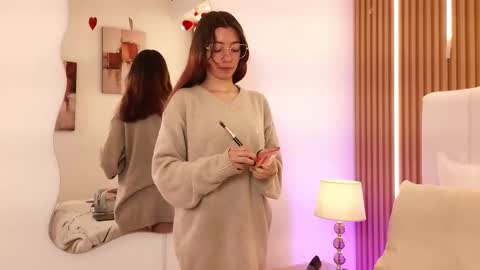 Snapshot of marinette_lux chatting on February 24, 2026, 12:36 pm marinette online show from February 24, 2026, 12:36 pm