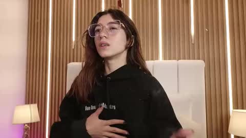 Snapshot of marinette_lux chatting on February 25, 2026, 12:48 pm marinette online show from February 25, 2026, 12:48 pm