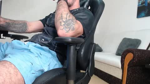 Snapshot of marioslim chatting on October 8, 2025, 3:42 pm marioslim online show from October 8, 2025, 3:42 pm