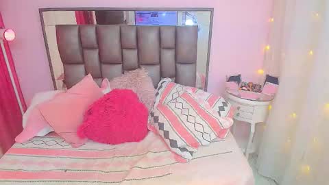 Snapshot of mariposahorny chatting on October 22, 2025, 1:44 pm Nathaly online show from October 22, 2025, 1:44 pm