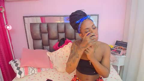 Snapshot of mariposahorny chatting on October 26, 2025, 1:50 pm Nathaly online show from October 26, 2025, 1:50 pm