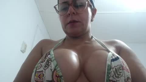 Snapshot of mariska_69 chatting on August 3, 2026, 6:23 am mariska_69 online show from August 3, 2026, 6:23 am