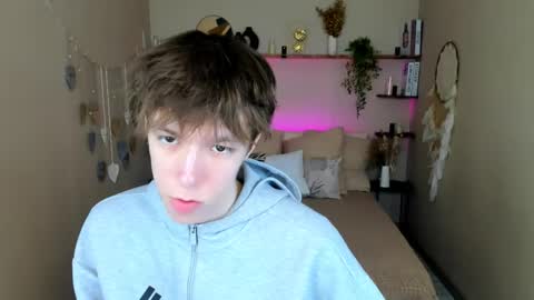 Mark online show from April 18, 2026, 2:54 pm