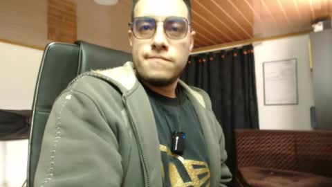 Snapshot of markswitch_ chatting on April 10, 2026, 5:28 pm Mark Switch online show from April 10, 2026, 5:28 pm