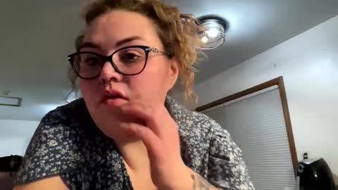 maroon_moon online show from March 12, 2025, 12:31 am