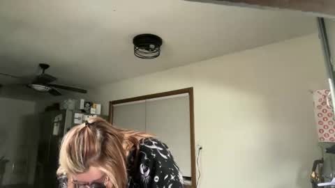 Snapshot of maroon_moon chatting on November 17, 2025, 11:54 pm maroon_moon online show from November 17, 2025, 11:54 pm