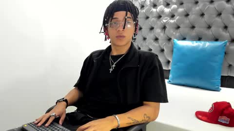 MARSHALL online show from December 16, 2025, 1:05 pm