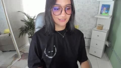 Snapshot of martiiinaa_ chatting on September 8, 2025, 7:46 pm Martina online show from September 8, 2025, 7:46 pm