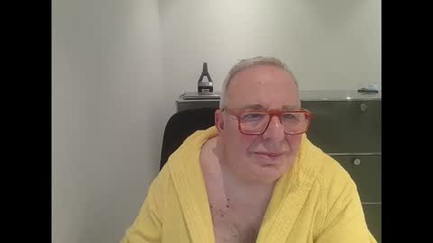 martin_1947 online show from January 3, 2025, 9:26 pm
