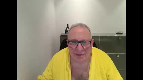 martin_1947 online show from March 9, 2025, 10:52 pm