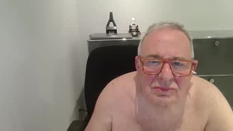 martin_1947 online show from October 20, 2025, 8:53 pm