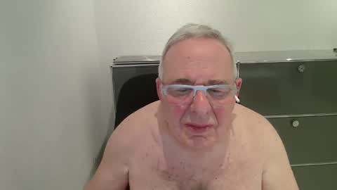 martin_1947 online show from March 16, 2026, 9:30 pm