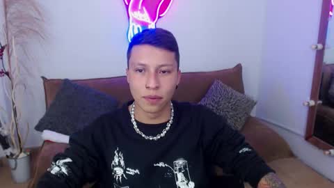 Snapshot of martin_west chatting on October 21, 2025, 12:11 am Martin online show from October 21, 2025, 12:11 am