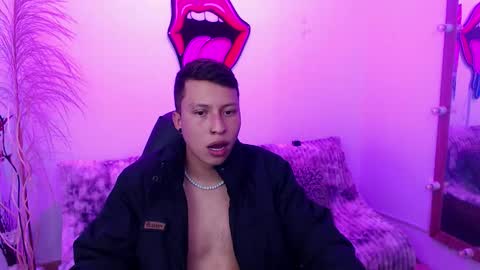 Snapshot of martin_west chatting on October 22, 2025, 2:01 am Martin online show from October 22, 2025, 2:01 am