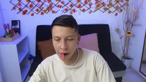 Snapshot of martin_west chatting on October 29, 2025, 11:39 pm Martin online show from October 29, 2025, 11:39 pm