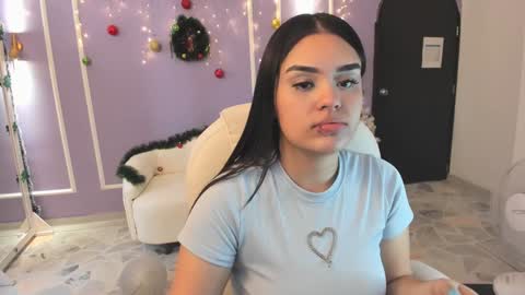 Snapshot of martina_saenz1 chatting on December 18, 2024, 8:03 pm Martina online show from December 18, 2024, 8:03 pm