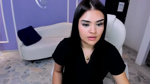 Snapshot of martina_saenz1 chatting on February 6, 2025, 1:38 am Martina online show from February 6, 2025, 1:38 am