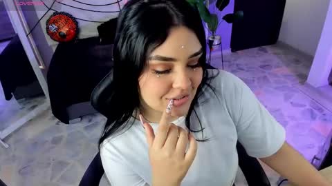 Snapshot of martina_saenz1 chatting on October 8, 2025, 8:39 pm Martina online show from October 8, 2025, 8:39 pm