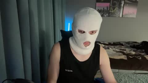 Snapshot of martinboy01 chatting on October 19, 2025, 3:34 pm Martin online show from October 19, 2025, 3:34 pm