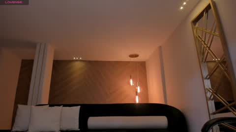 Snapshot of martinnabonnet chatting on December 18, 2024, 10:08 am Martinna Bonnet online show from December 18, 2024, 10:08 am