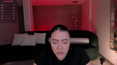 Snapshot of martinnabonnet chatting on December 19, 2024, 1:40 pm Martinna Bonnet online show from December 19, 2024, 1:40 pm