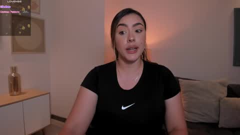 Snapshot of martinnabonnet chatting on February 19, 2025, 11:46 pm Martinna Bonnet online show from February 19, 2025, 11:46 pm