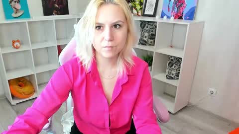 mary__bailey online show from February 1, 2025, 12:51 am
