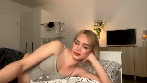 Snapshot of mary_geyson1 chatting on December 5, 2024, 10:34 pm Mary online show from December 5, 2024, 10:34 pm