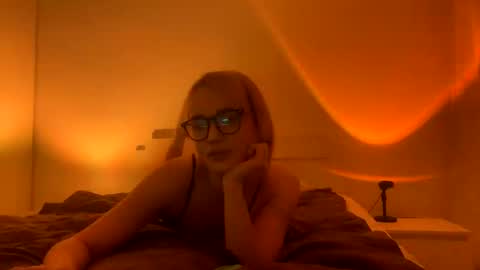Snapshot of mary_geyson1 chatting on January 16, 2025, 12:34 am Mary online show from January 16, 2025, 12:34 am
