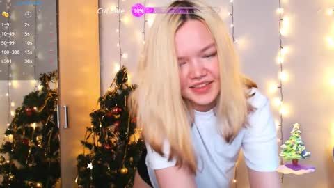 Snapshot of mary_lunar chatting on December 21, 2024, 5:25 am Mary online show from December 21, 2024, 5:25 am
