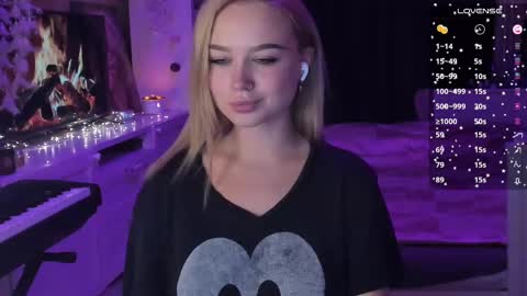 Snapshot of mary_romance chatting on March 9, 2025, 11:03 pm Mary online show from March 9, 2025, 11:03 pm