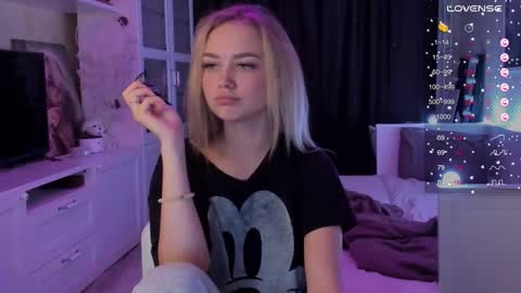 Mary online show from September 18, 2025, 8:33 pm