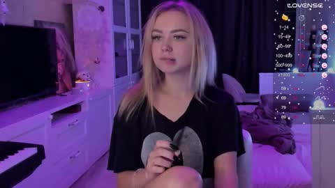 Snapshot of mary_romance chatting on September 22, 2025, 2:24 am Mary online show from September 22, 2025, 2:24 am