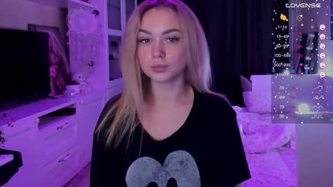 Snapshot of mary_romance chatting on October 5, 2025, 9:45 pm Mary online show from October 5, 2025, 9:45 pm