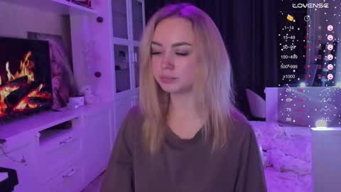 Snapshot of mary_romance chatting on October 13, 2025, 8:42 pm Mary online show from October 13, 2025, 8:42 pm