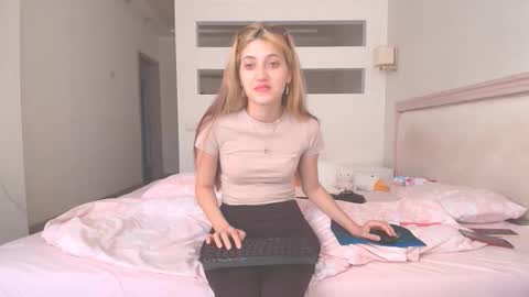 Snapshot of marya442004 chatting on September 28, 2025, 10:20 am marya442004 online show from September 28, 2025, 10:20 am